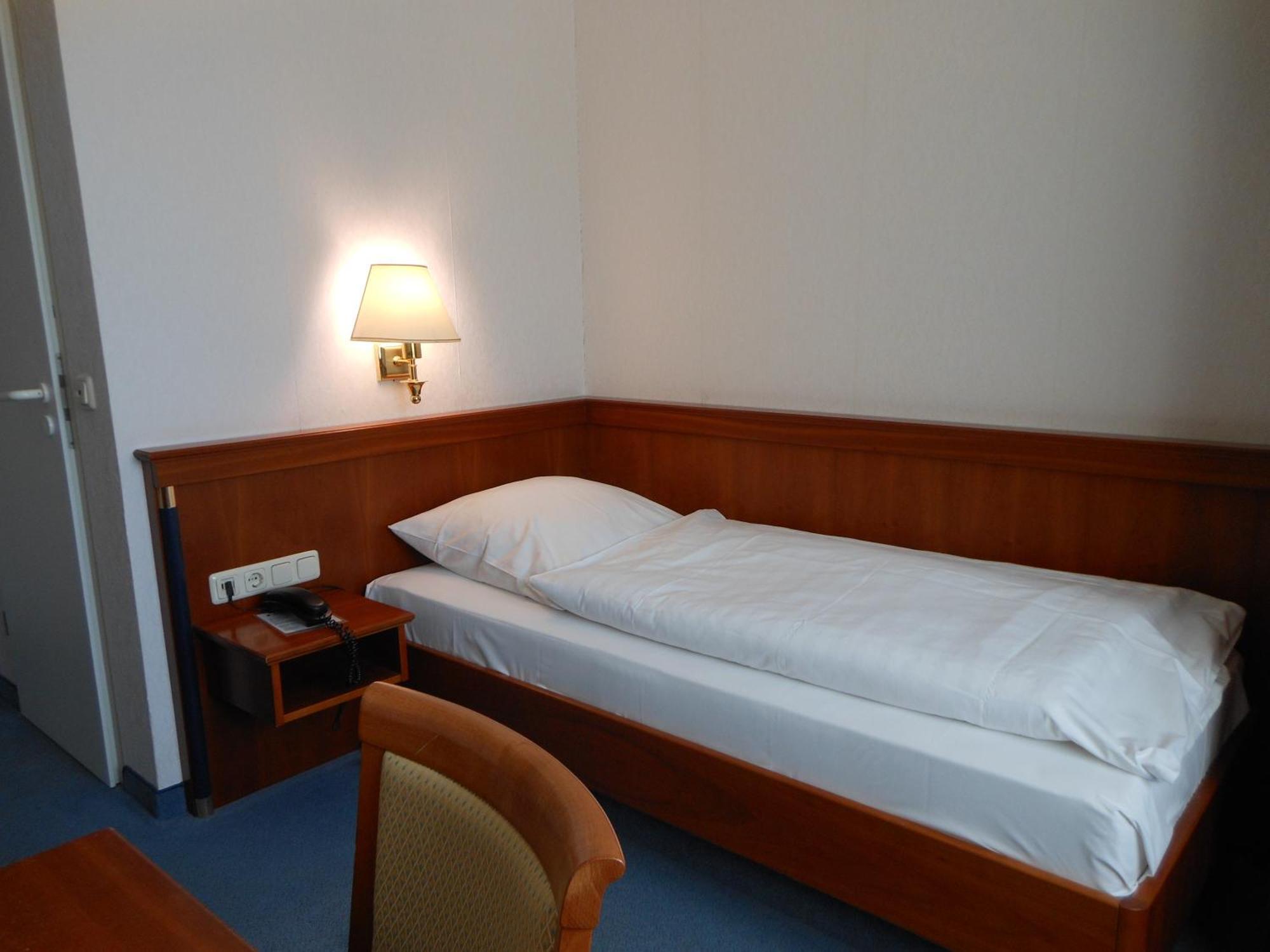 Hotel Pfeffermuehle Borchen エクステリア 写真